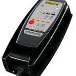 caricabatterie_auto_sm1270